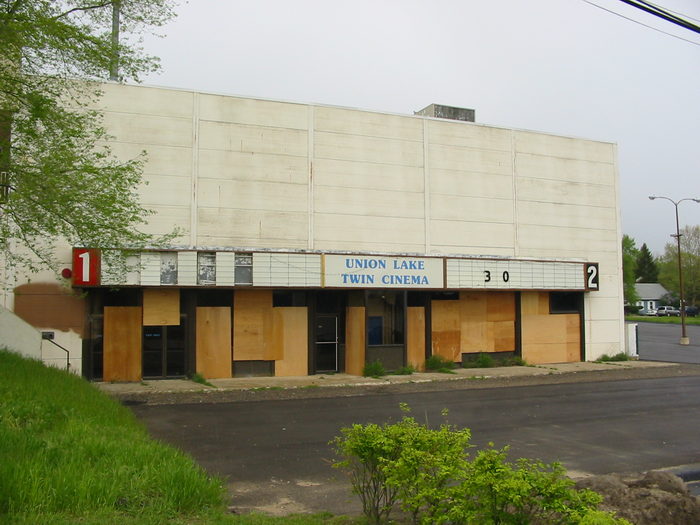 Union Lake Twin Cinemas - May 2002 Photo (newer photo)